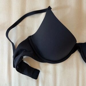 SKIMS BRA NEVER BEEN WORN NEW WITH TAGS 🖤🖤